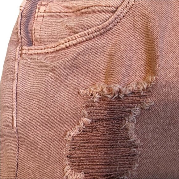 Eighty Two Distressed Shorts in Salmon Size  5 - Picture 4 of 14